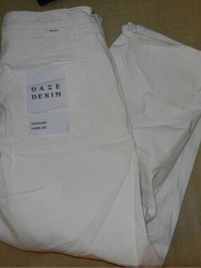 NWT DAZE DENIM Westward Barrel Leg White Jeans